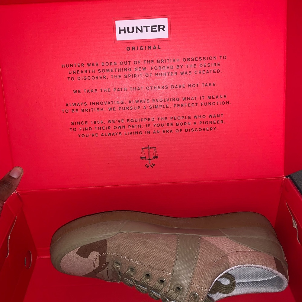Casual hunter sneakers. Super cute